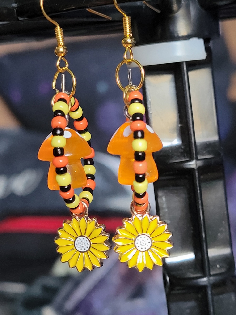 🍁NEW🍁Hand Crafted Yellow Sunflower & Orange Bead Dangle Earrings